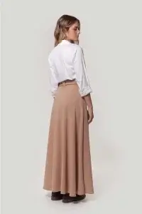 Falda antelina camel – vista 2 – Isabel Hernández