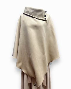 Poncho Campero cuello beige - Ponchos y mantoletas | Isabel Hernández
