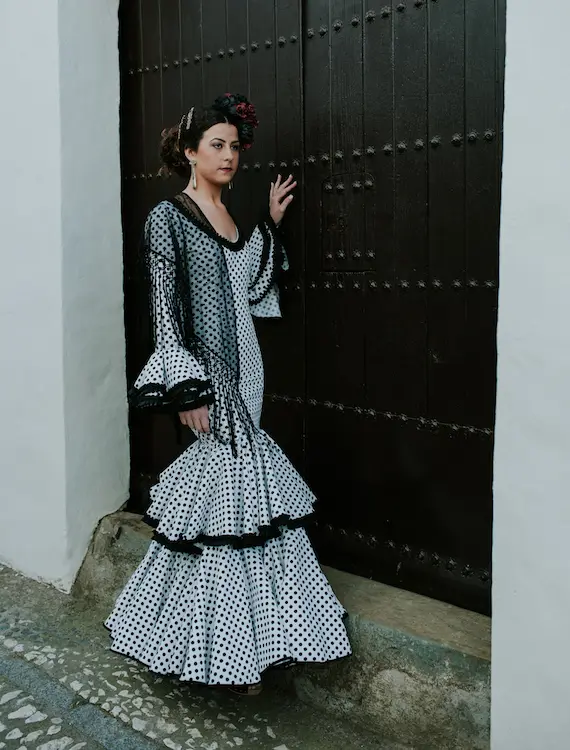 Trajes-de-flamenca-isabel-hernandez-Modelo-Amaya-29